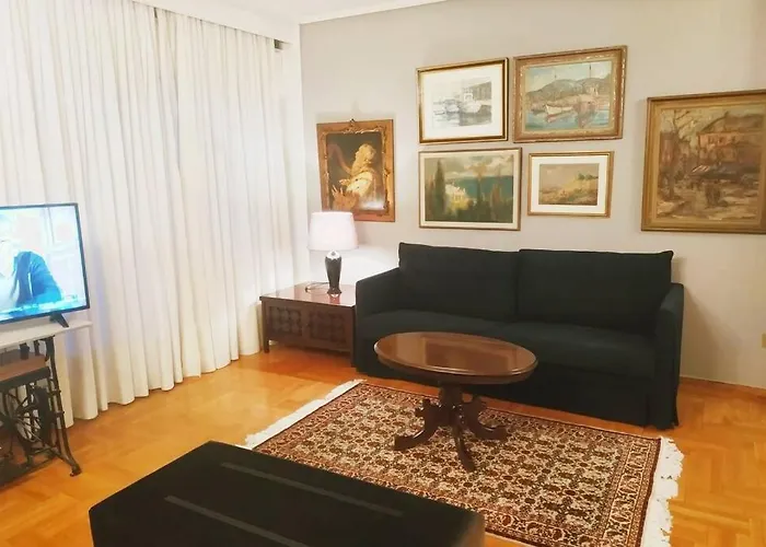 Absolutely Central Luxury Apartment