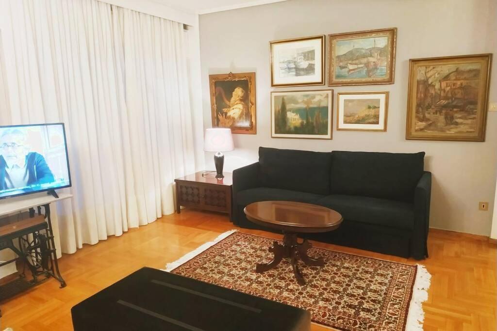 Absolutely Central Luxury Apartment *